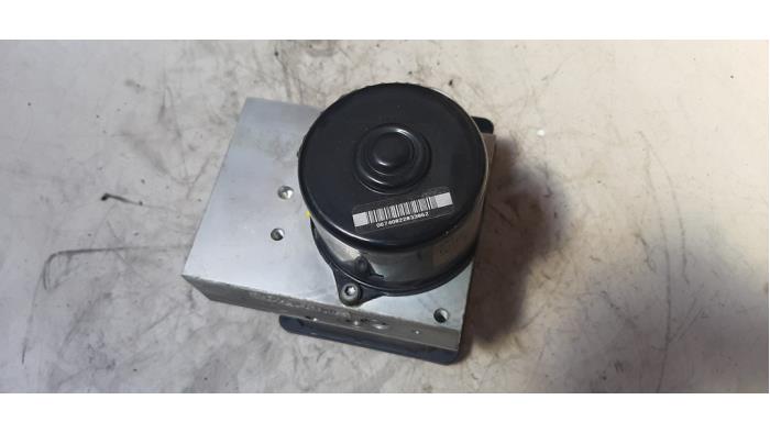 Usagé Pompe ABS Mercedes CLK (C209) 3.0 280 V6 18V Prix € 108,90 Prix TTC proposé par Autosloperij de Turk