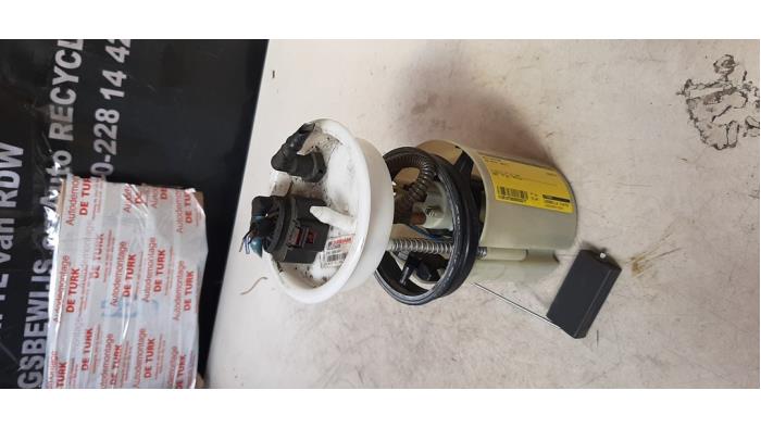 Begagnade Bensinpump Volkswagen Polo V (6R) 1.2 12V Pris € 12,10 Inklusive moms erbjuds av Autosloperij de Turk