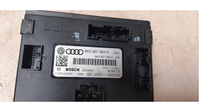 BordSteuergerät van een Audi A5 Sportback (8TA) 2.0 TFSI 16V 2011