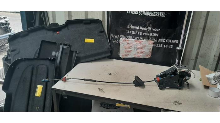 Gebrauchte Schaltung Peugeot 207 CC (WB) 1.6 16V Preis € 43,56 Mit Mehrwertsteuer angeboten von Autosloperij de Turk