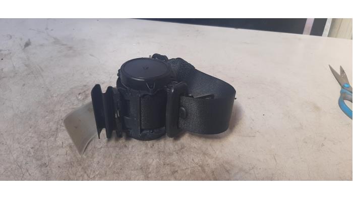 Rear seatbelt, right from a BMW 3 serie (F30) 318d 2.0 16V 2014