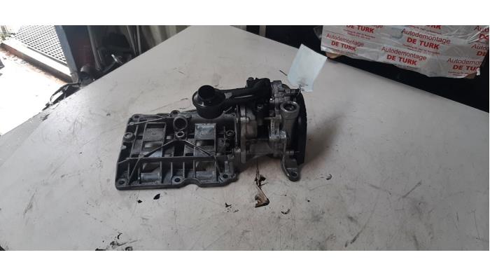 Oil pump from a BMW 3 serie (F30) 316d 2.0 16V 2014
