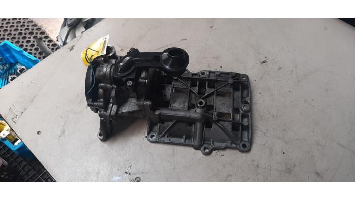 Oil pump from a BMW 3 serie (F30) 316d 2.0 16V 2014