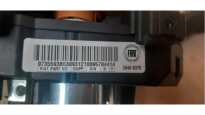 Interruptor combinado columna de dirección de un Fiat 500L (199) 1.3 D 16V Multijet 2014