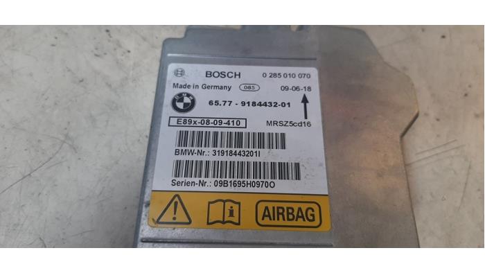 Airbag Module from a BMW 3 serie (E90) 318i 16V 2009