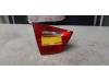 Taillight edging, left from a BMW 3 serie (E90), 2005 / 2011 318i 16V, Saloon, 4-dr, Petrol, 1.995cc, 105kW (143pk), RWD, N43B20A, 2007-09 / 2011-10, PF51; PF52; VF51; VF52 2009