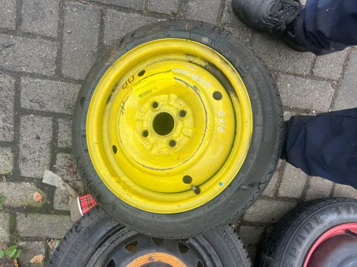 Spare wheel from a Nissan Pixo (D31S) 1.0 12V 2011