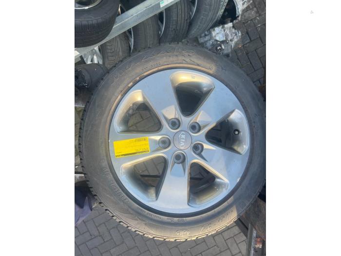 Set of wheels + tyres from a Kia Cee'd (JDB5) 1.4i 16V LPG 2012