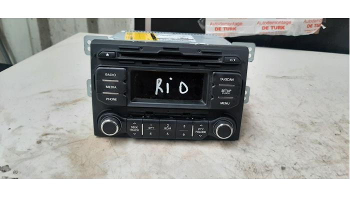 Begagnade Radio Kia Rio III (UB) 1.1 CRDi VGT 12V Pris € 108,90 Inklusive moms erbjuds av Autosloperij de Turk