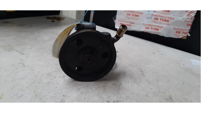 Usagé Pompe de direction Ford Ka I 1.3i Prix € 32,67 Prix TTC proposé par Autosloperij de Turk