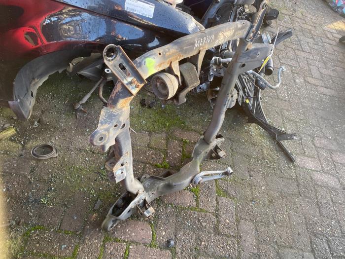 Usados Subchasis Opel Astra G (F08/48) 1.4 16V Twinport Precio € 76,23 IVA incluido ofrecido por Autosloperij de Turk