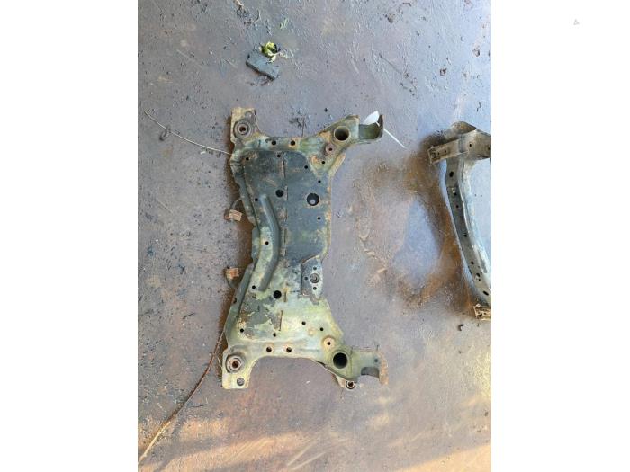 Usagé Faux châssis Mazda 5 (CR19) 1.8i 16V Prix € 108,90 Prix TTC proposé par Autosloperij de Turk