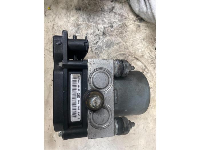 Begagnade ABS-pump Fiat Idea (350AX) 1.4 16V Pris € 54,45 Inklusive moms erbjuds av Autosloperij de Turk