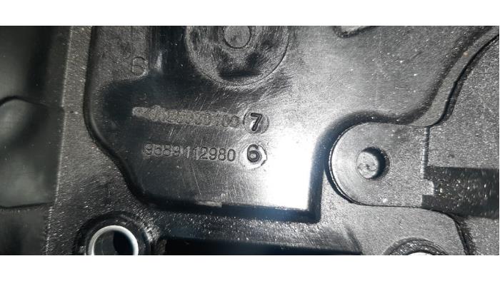 Ventildeckel van een Ford Focus 3 1.6 TDCi ECOnetic 2013