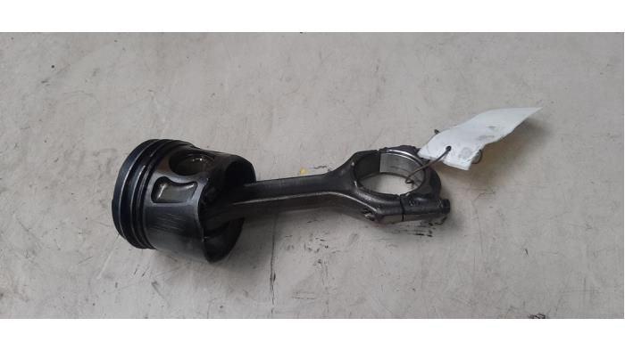 Usados Pistón Opel Insignia 2.0 CDTI 16V 160 Ecotec Precio € 32,67 IVA incluido ofrecido por Autosloperij de Turk