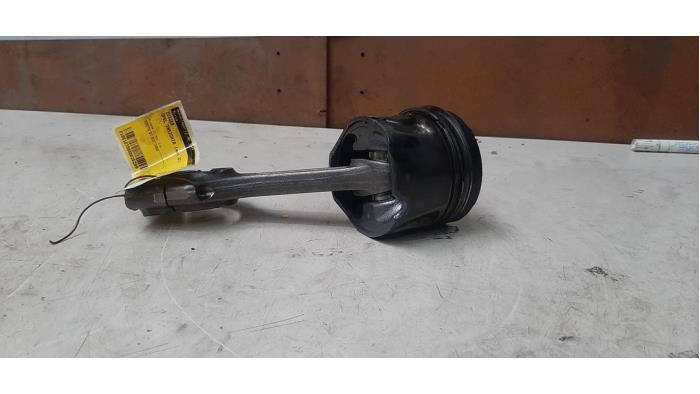 Usados Pistón Opel Insignia 2.0 CDTI 16V 160 Ecotec Precio € 32,67 IVA incluido ofrecido por Autosloperij de Turk