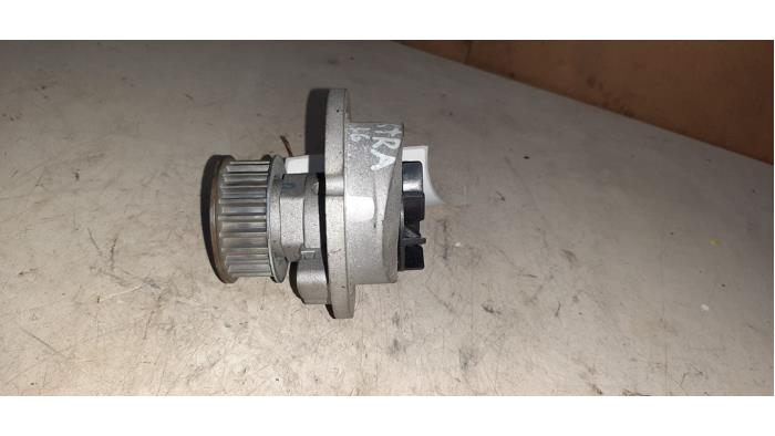 Water pump from a Opel Astra H (L48) 1.6 16V Twinport 2006