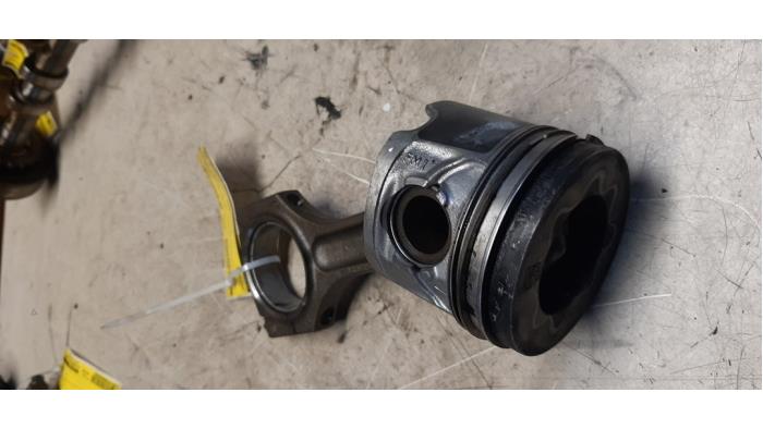 Usagé Piston BMW 5 serie (E60) 520d 16V Corporate Lease Prix € 108,90 Prix TTC proposé par Autosloperij de Turk