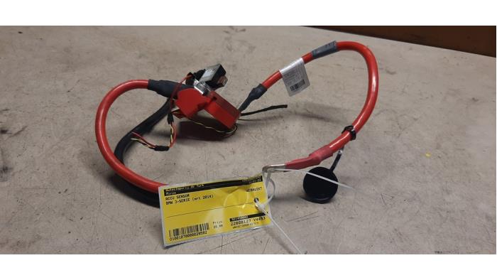 Begagnade Batterisensor BMW 3 serie (F30) 318d 2.0 16V Pris € 26,62 Inklusive moms erbjuds av Autosloperij de Turk