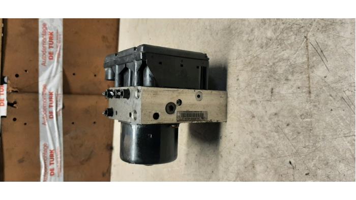 Begagnade ABS-pump Volkswagen Bora (1J2) 2.0 Pris € 70,18 Inklusive moms erbjuds av Autosloperij de Turk