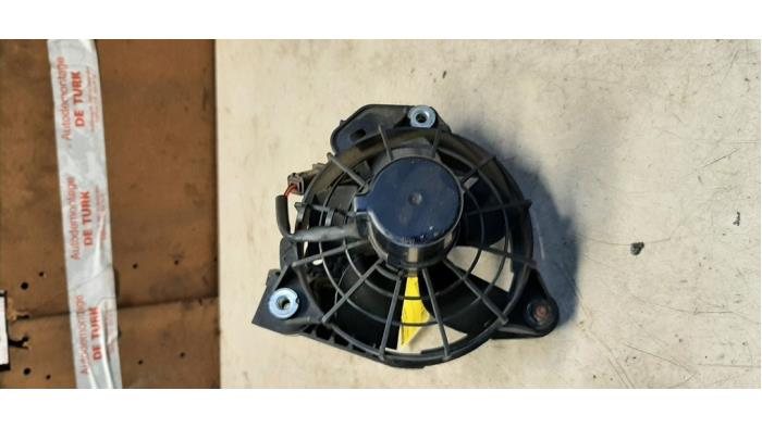 Conector motor de ventilador de calefactor de un Renault Twingo III (AH) 1.0 SCe 70 12V 2017