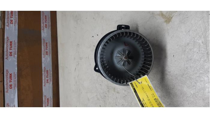 Heating and ventilation fan motor from a Toyota Corolla (E12) 1.6 16V VVT-i 2002