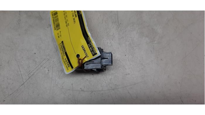 Handbremse Schalter van een Opel Meriva (B) 1.4 16V Ecotec 2010