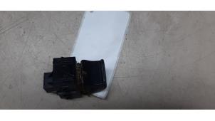 Handbremse Schalter van een Opel Meriva (B) 1.4 16V Ecotec 2010