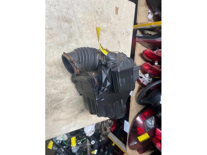 Begagnade Luftfilterhus Mazda 5 (CR19) 1.8i 16V Pris € 26,62 Inklusive moms erbjuds av Autosloperij de Turk