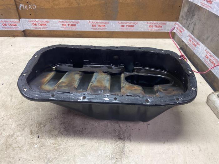 Usagé Couvercle carter Renault Twingo II (CN) 1.2 16V Prix € 54,45 Prix TTC proposé par Autosloperij de Turk