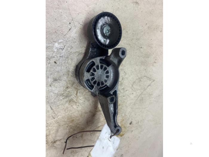 Usados Rodillo tensor correa múltiple Volkswagen Caddy III (2KA,2KH,2CA,2CH) 2.0 SDI Precio € 26,62 IVA incluido ofrecido por Autosloperij de Turk