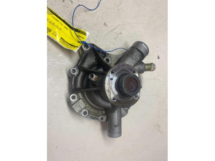 Begagnade Vattenpump Mercedes C (W203) 1.8 C-180K 16V Pris € 38,72 Inklusive moms erbjuds av Autosloperij de Turk