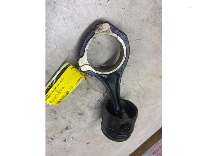 Used Piston Mercedes E (C207) E-350 CDI V6 24V Price € 54,45 Inclusive VAT offered by Autosloperij de Turk