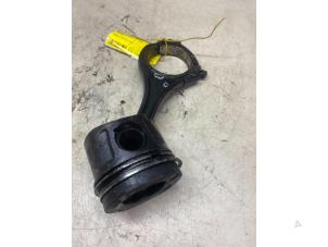 Piston d'un Mercedes-Benz E (C207) E-350 CDI V6 24V 2010