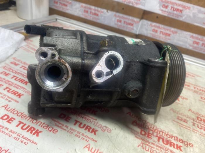 Air conditioning pump from a Volkswagen Golf Plus (5M1/1KP) 1.4 TSI 122 16V 2009