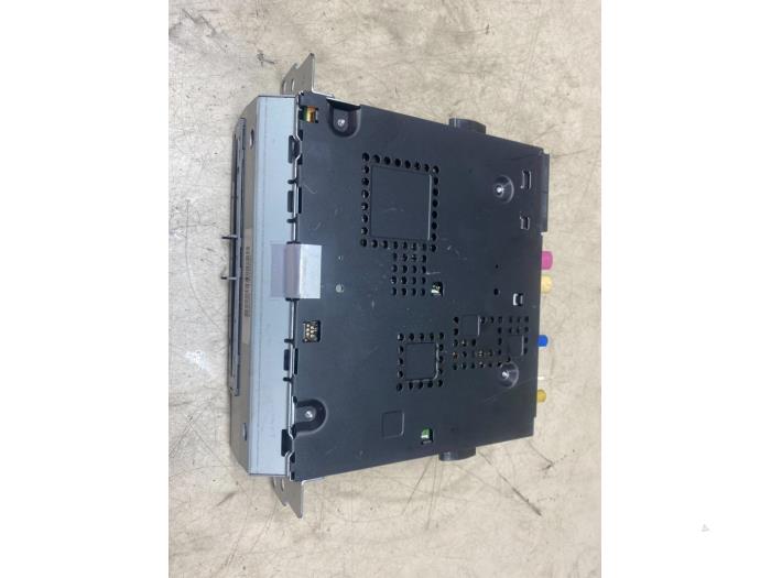 Radio CD player from a BMW 5 serie (F10) 520d 16V 2010