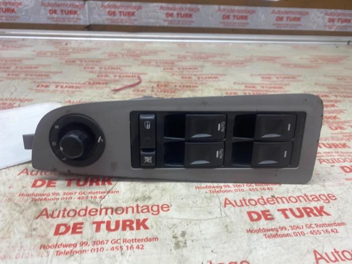 Usados Interruptor de ventanilla eléctrica Chrysler 300 C 3.0 CRD V6 24V Precio € 54,45 IVA incluido ofrecido por Autosloperij de Turk