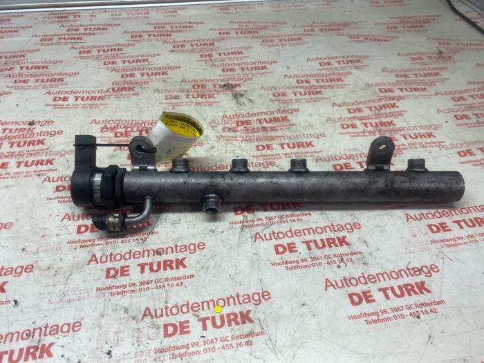 Fuel injector nozzle from a Chrysler 300 C 3.0 CRD V6 24V 2006