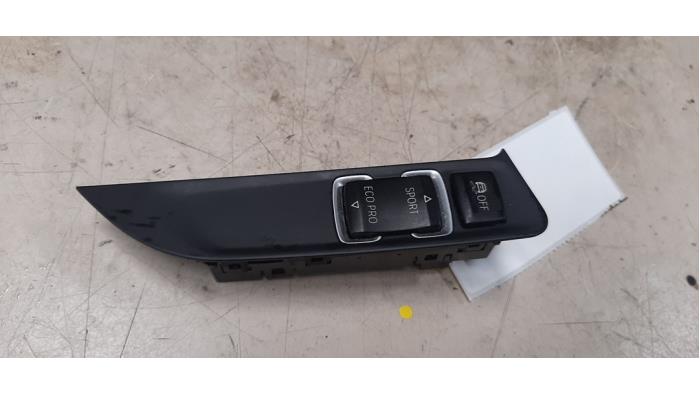 Usados Interruptor BMW 1 serie (F20) 116i 1.6 16V Precio € 10,89 IVA incluido ofrecido por Autosloperij de Turk
