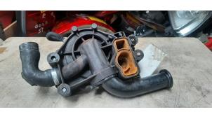 Vattenpump från en Mercedes-Benz C (W204) 2.2 C-250 CDI 16V BlueEFFICIENCY 2010