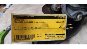 Vattenpump från en Mercedes-Benz C (W204) 2.2 C-250 CDI 16V BlueEFFICIENCY 2010