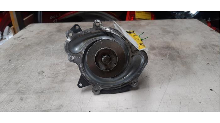 Usagé Pompe à eau Mercedes R (W251) 3.0 320 CDI 24V 4-Matic Prix € 32,67 Prix TTC proposé par Autosloperij de Turk