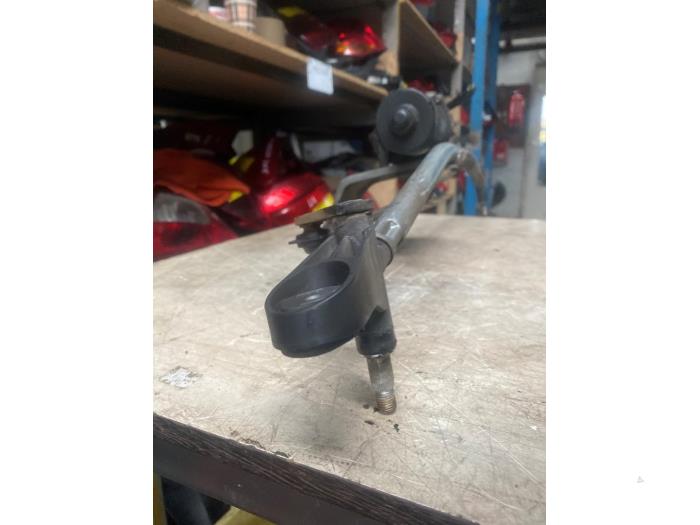 Front wiper motor from a Ford Transit 2.0 TDdi 16V 260S 2001