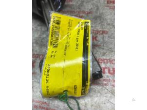 Kolben van een Opel Corsa D 1.3 CDTi 16V ecoFLEX 2011