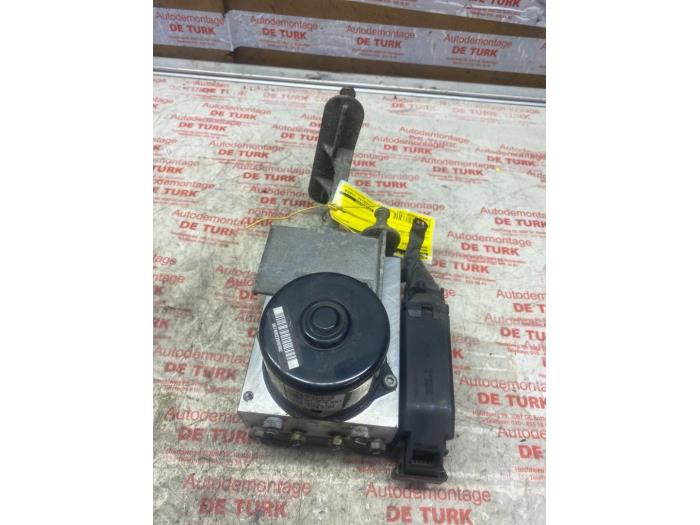 Usagé Bloc ABS Mercedes CLK (R209) 3.0 280 V6 18V Prix € 130,68 Prix TTC proposé par Autosloperij de Turk