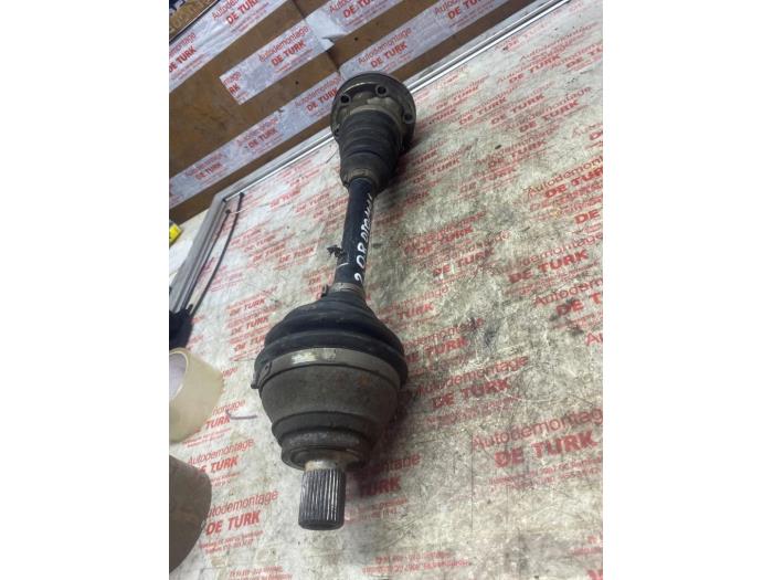 Front drive shaft, left from a Volkswagen Scirocco (137/13AD) 2.0 TSI 16V 2009
