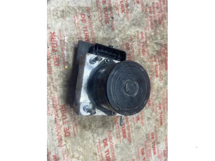 Begagnade ABS-pump Volkswagen Polo V (6R) 1.2 12V BlueMotion Technology Pris € 24,20 Inklusive moms erbjuds av Autosloperij de Turk
