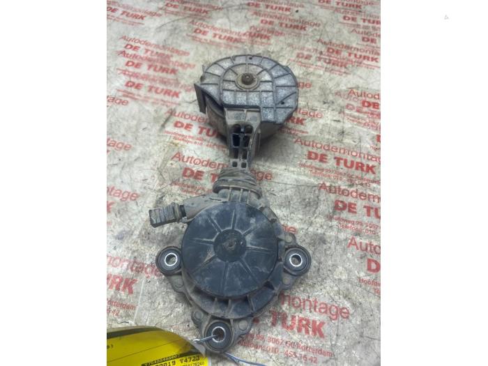 Usados Tensor correa múltiple Peugeot 207 CC (WB) 1.6 16V Precio € 26,62 IVA incluido ofrecido por Autosloperij de Turk