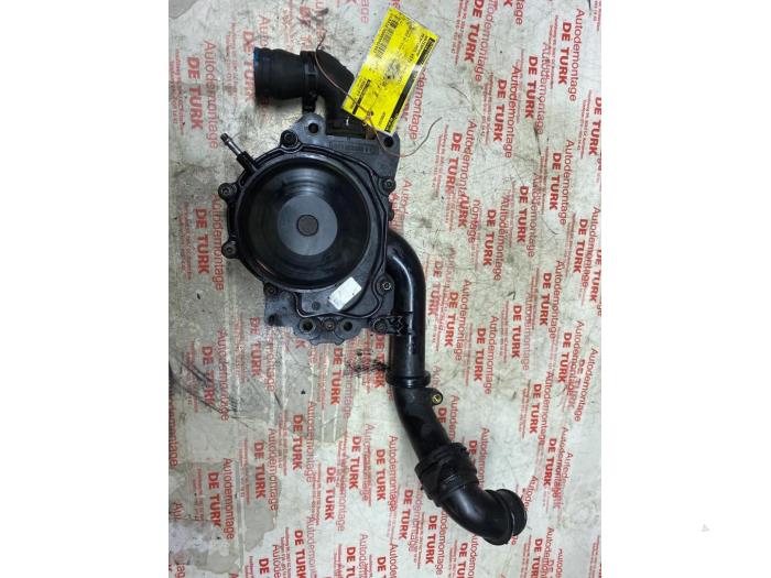 Begagnade Vattenpump Mercedes Vito (447.6) 2.2 114 CDI 16V Pris € 43,56 Inklusive moms erbjuds av Autosloperij de Turk