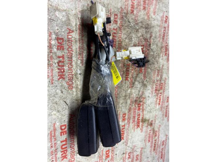 Front seatbelt buckle, centre from a Peugeot 207/207+ (WA/WC/WM) 1.6 16V VTi 2011